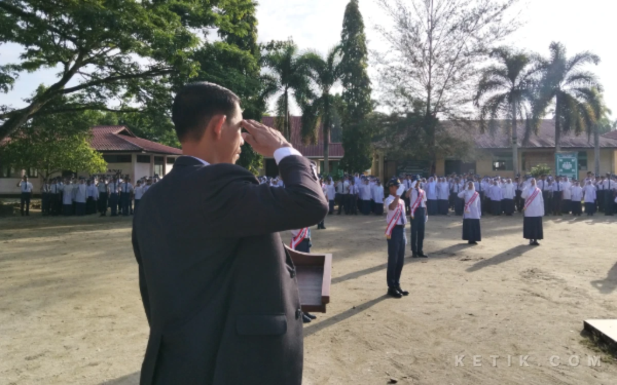 Thumbnail Berita - Upacara Hardiknas 2026 Serentak di Sekolah, Disdikbud Aceh Singkil Dorong Refleksi dan Transformasi Pendidikan