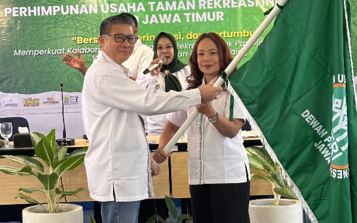 Thumbnail Berita - Pimpin DPD PUTRI Jatim 2026-2030, Titik S. Ariyanto Usung Misi Sinergi Industri Taman Rekreasi
