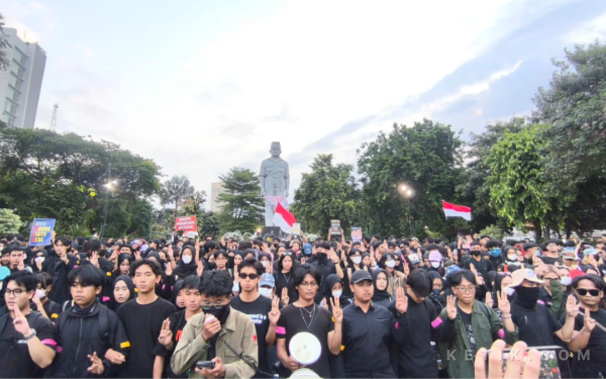 Thumbnail Berita - Kronologi Selama 24 Jam, Ketua BEM Unair Dijemput Polisi Hingga Akhirnya Dibebaskan