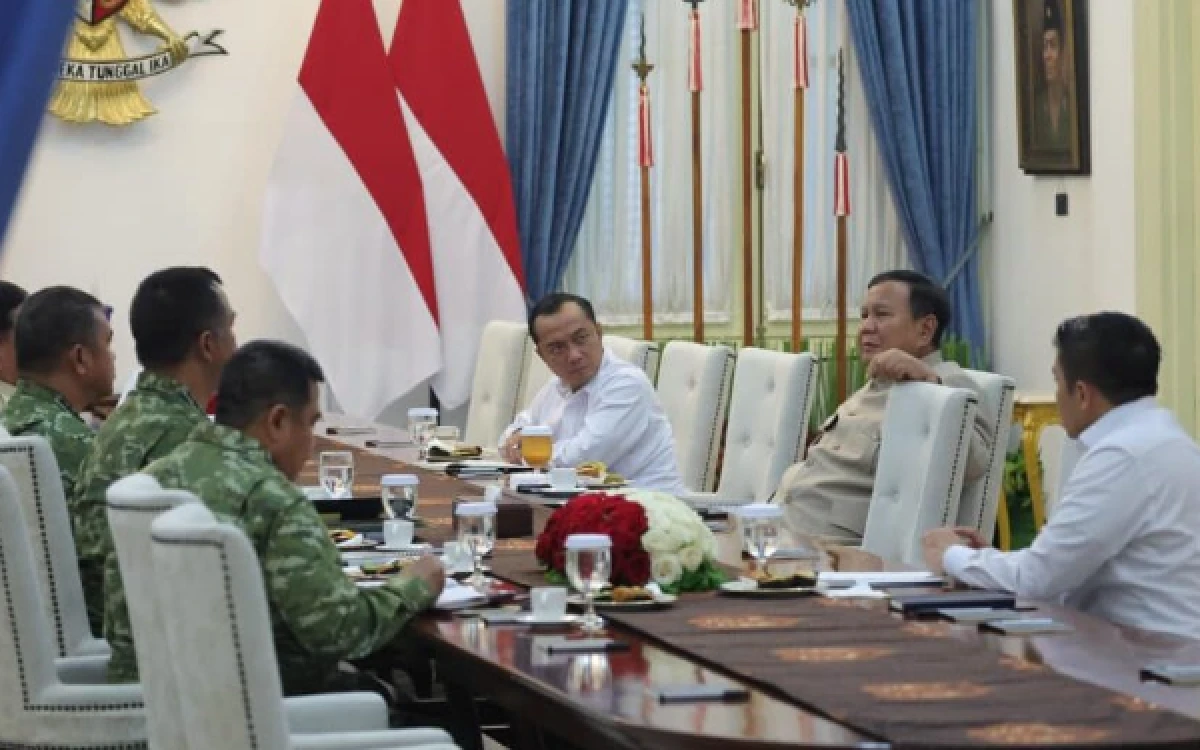Thumbnail Berita - TNI Lapor ke Prabowo, Target 2.500 Jembatan Desa Rampung Agustus 2026