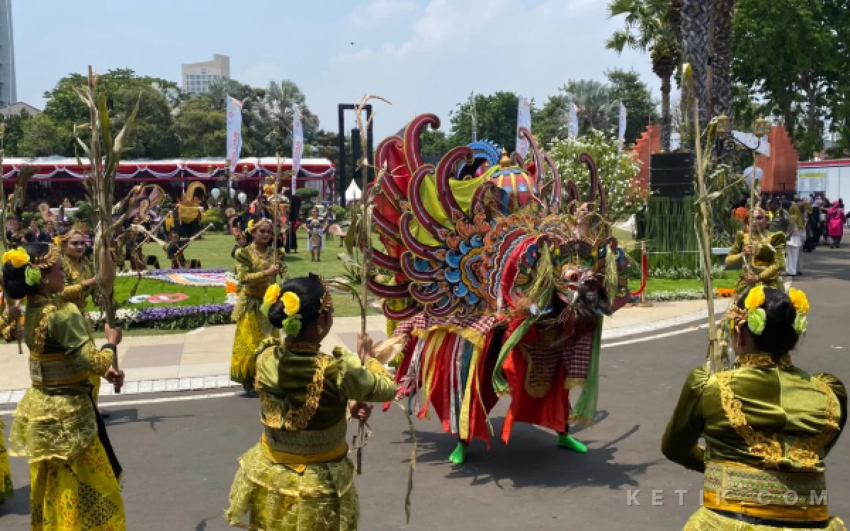 Thumbnail Berita - Tarian Kolosal Satya Bumi Meriahkan Perayaan Hari Jadi ke-81 Jatim