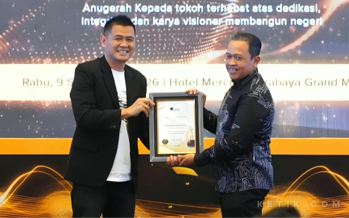 Thumbnail Berita - HUT ke-4 Ketik.com, Kadiskominfo Pacitan Raih Award Akselerator Pembangunan Daerah