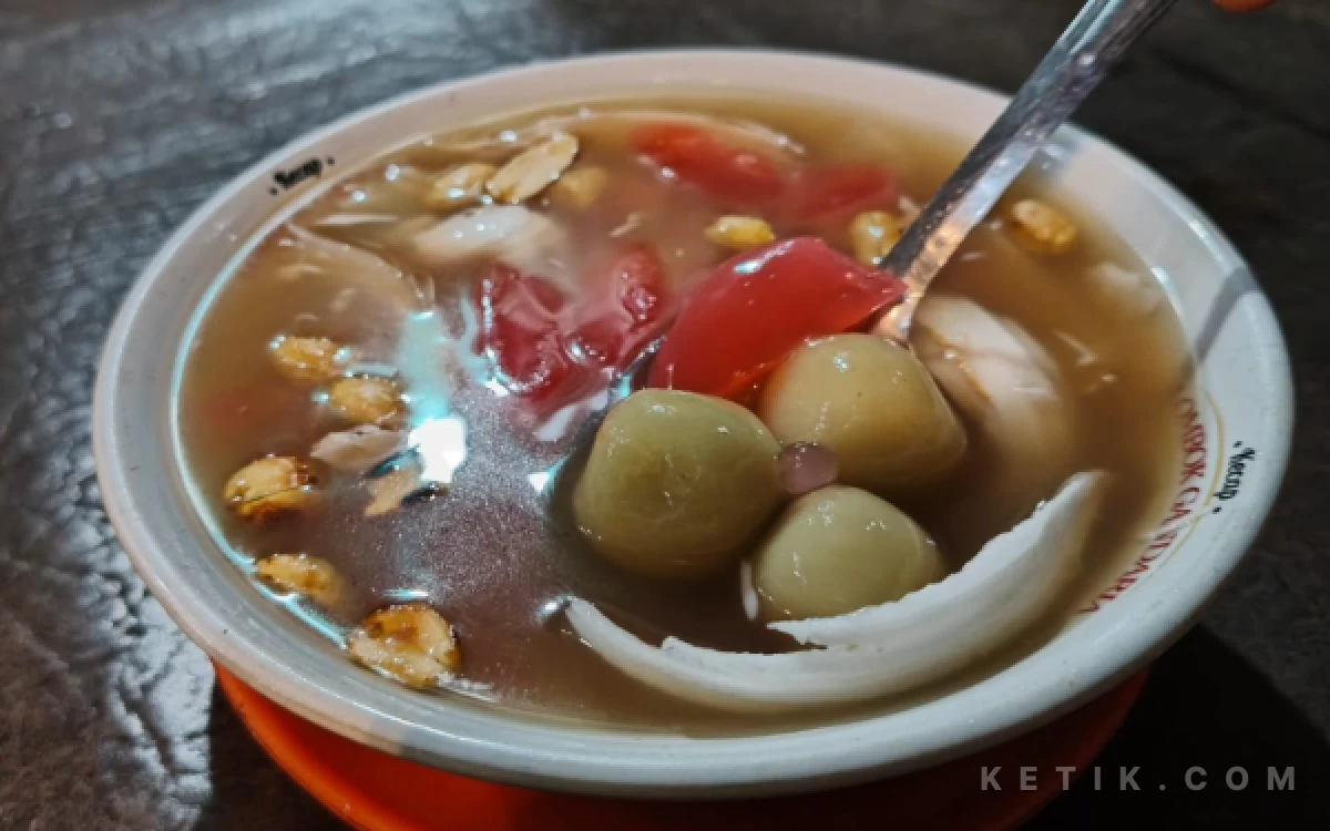 Thumbnail Berita - Ronde Angsle LA "Cak Man", Kuliner Legendaris Sidoarjo yang Eksis Selama 25 Tahun