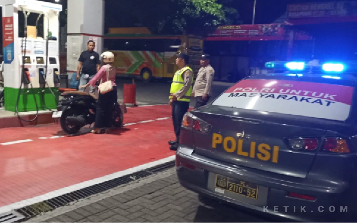 Thumbnail Berita - Pastikan Pasokan dan Antrean Aman, Polres Madiun Kota Pantau Stok BBM di Tiga Kecamatan
