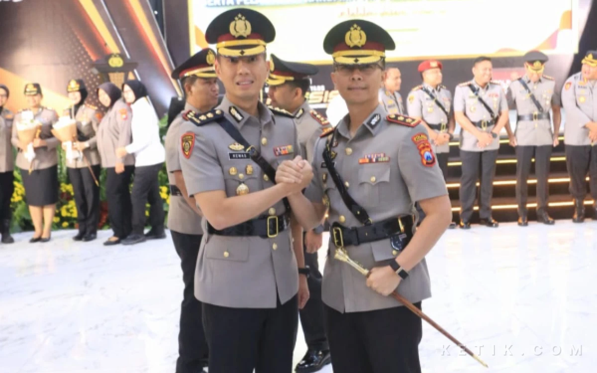 Thumbnail Berita - Gelar Sertijab, Tongkat Estafet Kepemimpinan Polres Madiun Resmi Beralih