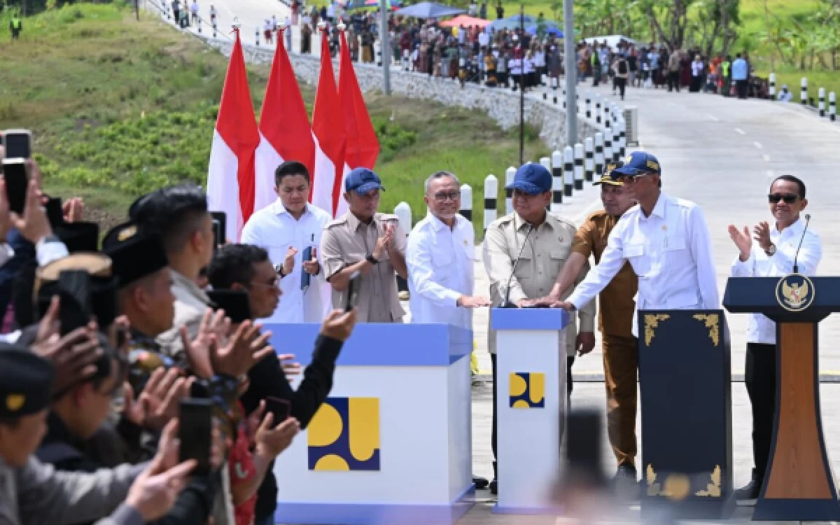 Thumbnail Berita - Presiden Prabowo Resmikan 1.151 Kilometer Jalan Daerah di 37 Provinsi