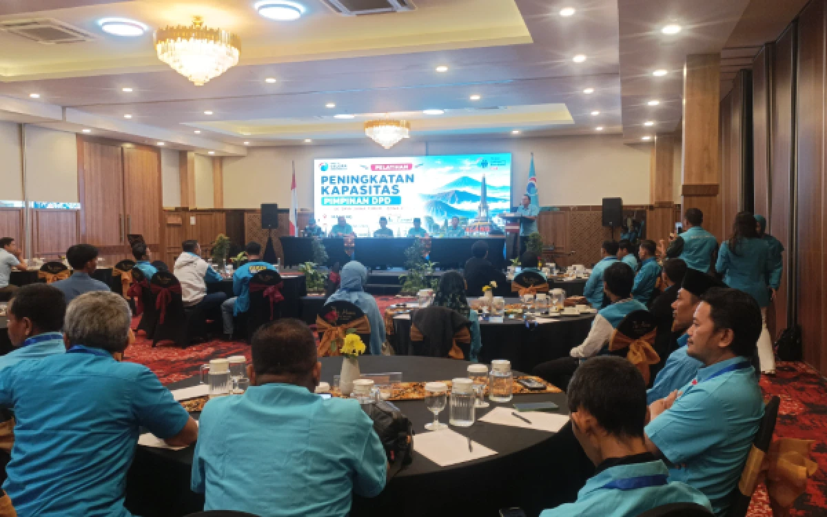 Foto Suasana pelaksanaan kegiatan Peningkatan Kapasitas Pimpinan DPD Partai Gelora Jawa Timur Zona Empat yang dilaksanakan di sebuah hotel di Kota Malang, Minggu, 26 Juli 2026 (Foto : Kukuh/Ketik)