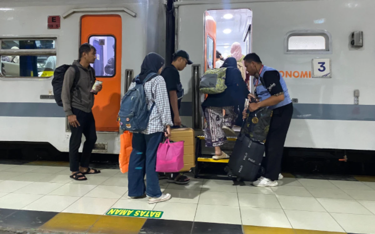 Thumbnail Berita - Buruan! 5.310 Tiket Kereta Api Diskon 30 Persen untuk Libur Sekolah Sudah Terjual
