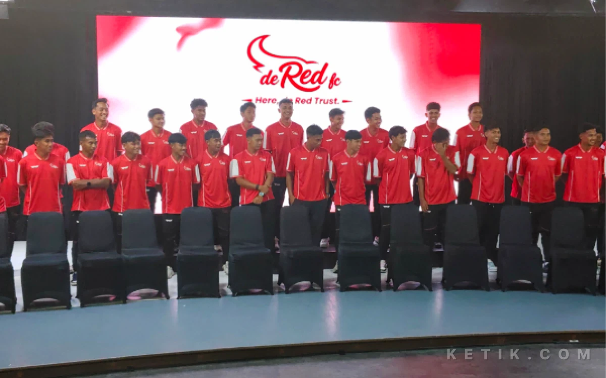 Thumbnail Berita - Banyak Diperkuat Pemain Muda, Aji Santoso Optimistis de Red FC Mampu Bersaing di Liga 2