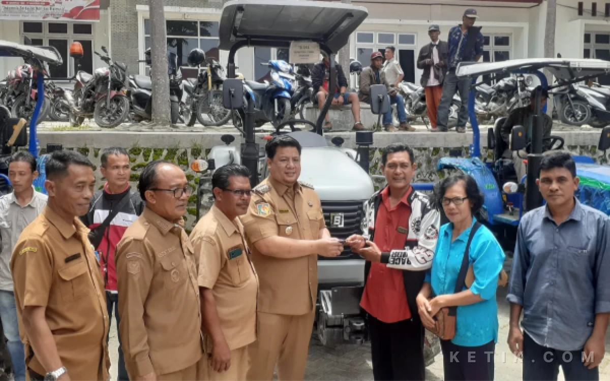 Thumbnail Berita - Advokasi IKA BEM Nusantara Berbuah Bantuan Traktor untuk Petani Samosir