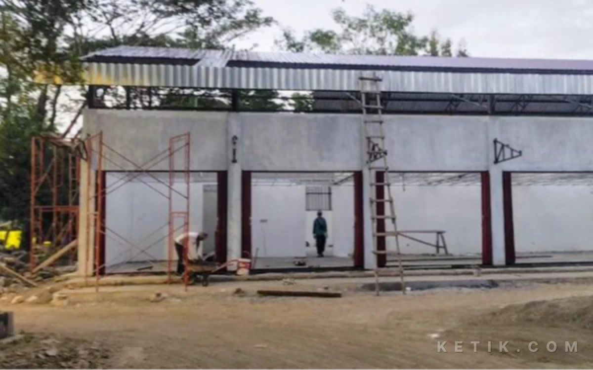 Thumbnail Berita - Kopdes Merah Putih Kepanjen Kabupaten Malang Berdiri Dekat Pasar, Pedagang: Pembelinya Beda, Bisa Jalan Bersama ‎