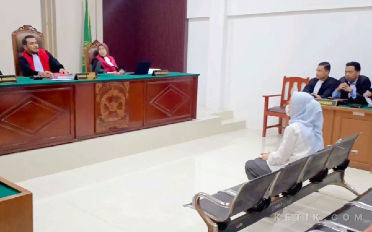 Thumbnail Berita - Sidang Dugaan Penipuan Rp7 Miliar, Terdakwa Tuti Apriyani Tak Ditahan, Kuasa Hukum Korban Pertanyakan Keadilan