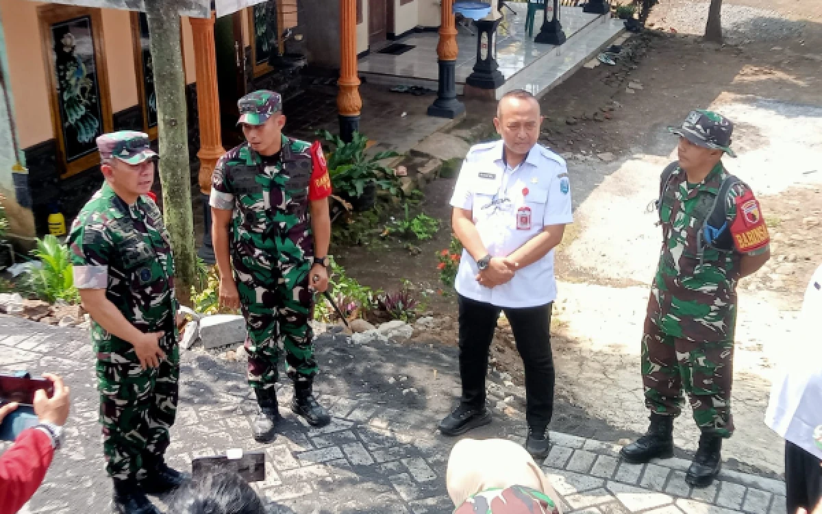 Thumbnail Danrem 083/Bdj Tinjau Langsung Progres Pembangunan TMMD ke-128 Kodim 0820 Probolinggo di Desa Brabe