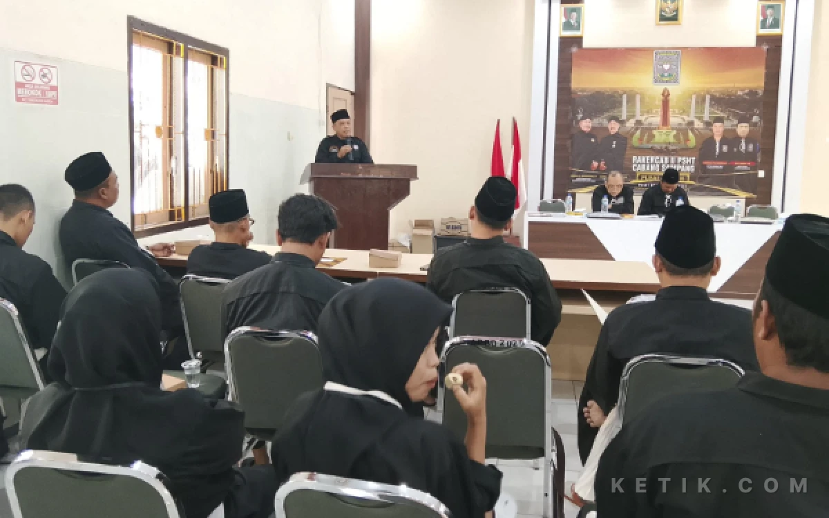 Thumbnail Berita - Gelar Rakercab II, Ketua PSHT Sampang Peringatkan Anggota Tak Terjebak Kepentingan Duniawi