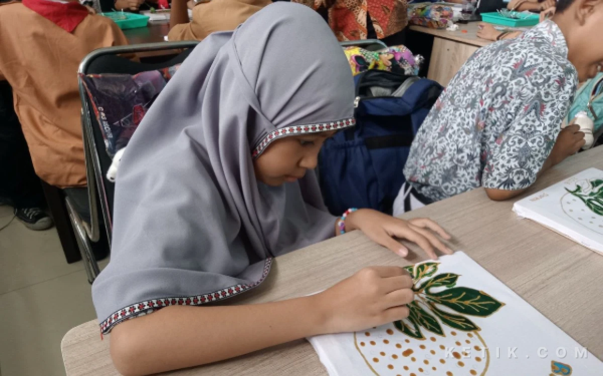 Thumbnail Berita - Gelar Festival Batik Ke-7, Kelurahan Sukun Kenalkan Makna Batik kepada Siswa SD