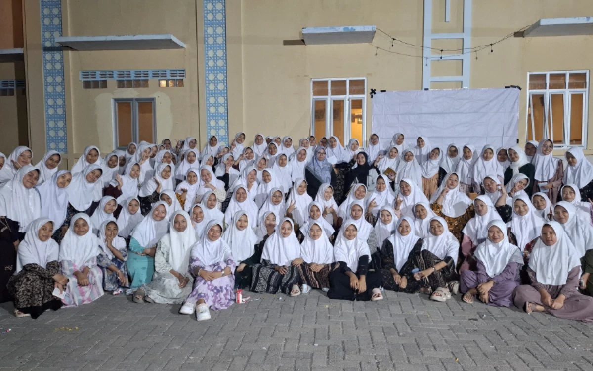Thumbnail Berita - Kenalkan Pentigraf, Dosen UIN Malang Asah Kemampuan Menulis 230 Santriwati Salafiyah Syafi'iyah Sukorejo