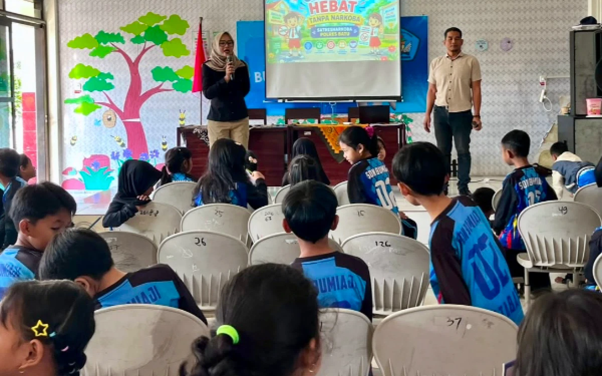 Thumbnail Berita - Bahaya Narkoba Mengintai Anak-anak, Polres Batu Gelar Edukasi di Sekolah Dasar