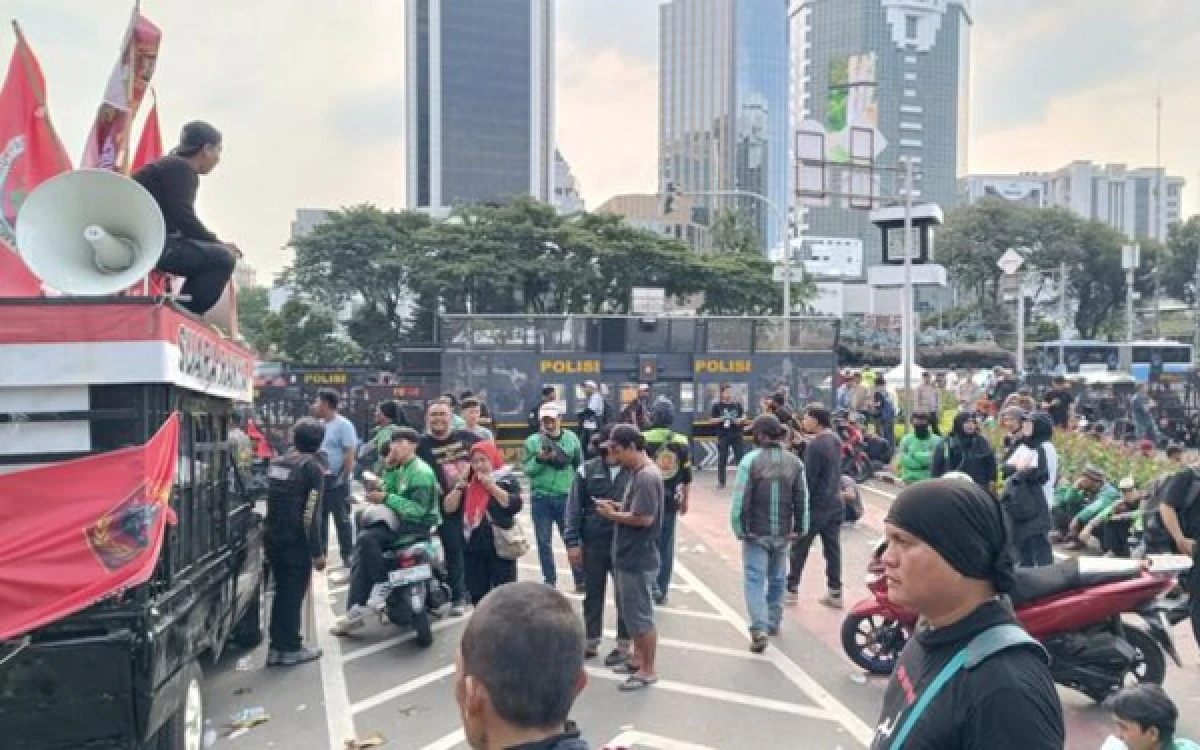 Thumbnail Berita - Perpres Ojol Ditarget Terbit Sebelum 17 Agustus, Atur Tarif hingga Perlindungan Pengemudi