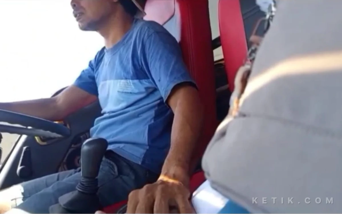 Thumbnail Berita - Polisi Dalami Video Viral Siswi Diduga Dibawa Lari Sopir Bus Mini di Sampang