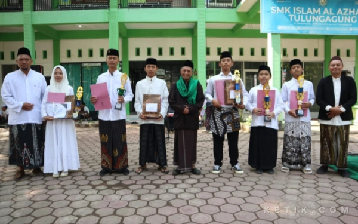 Thumbnail Berita - Bukan Cuma Jago Kitab! Abah Imam Beberkan 6 'Skill' Wajib Santri Al Azhaar Tulungagung di Hari Santri 2026