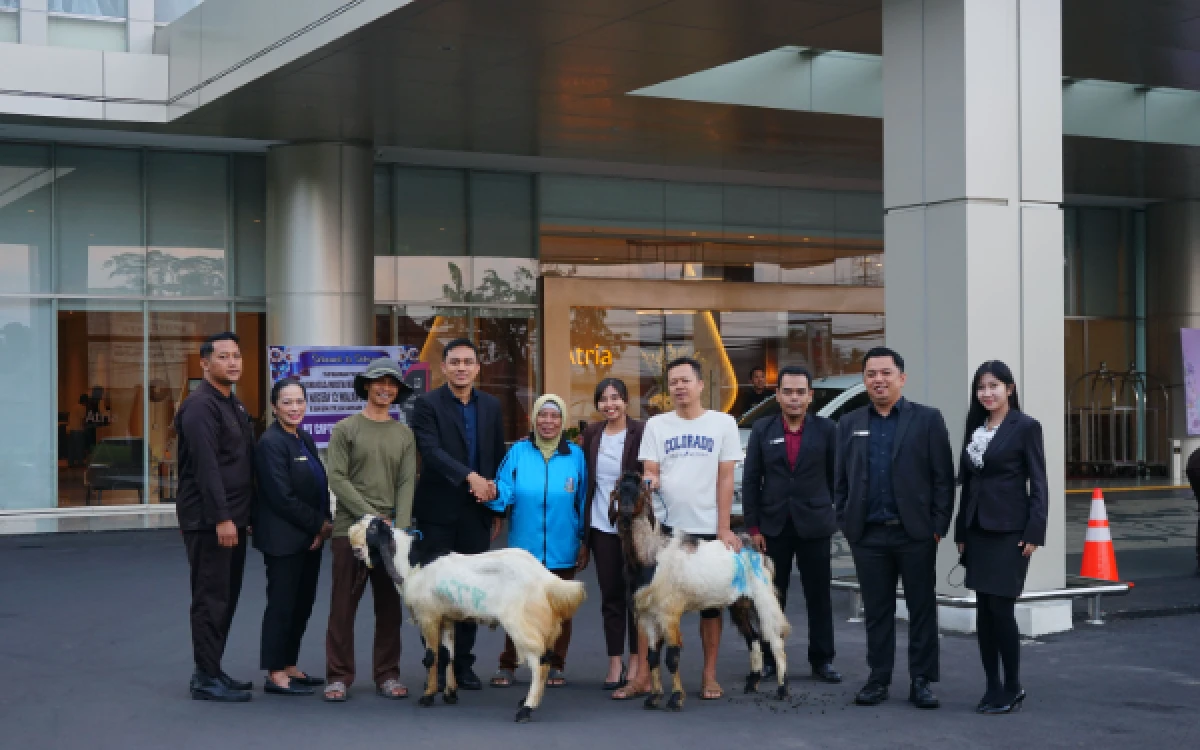 Thumbnail Berita - Iduladha 2026, Atria Hotel Malang Pilih Berbagi Kebahagiaan Lewat Hewan Kurban untuk Warga Sekitar