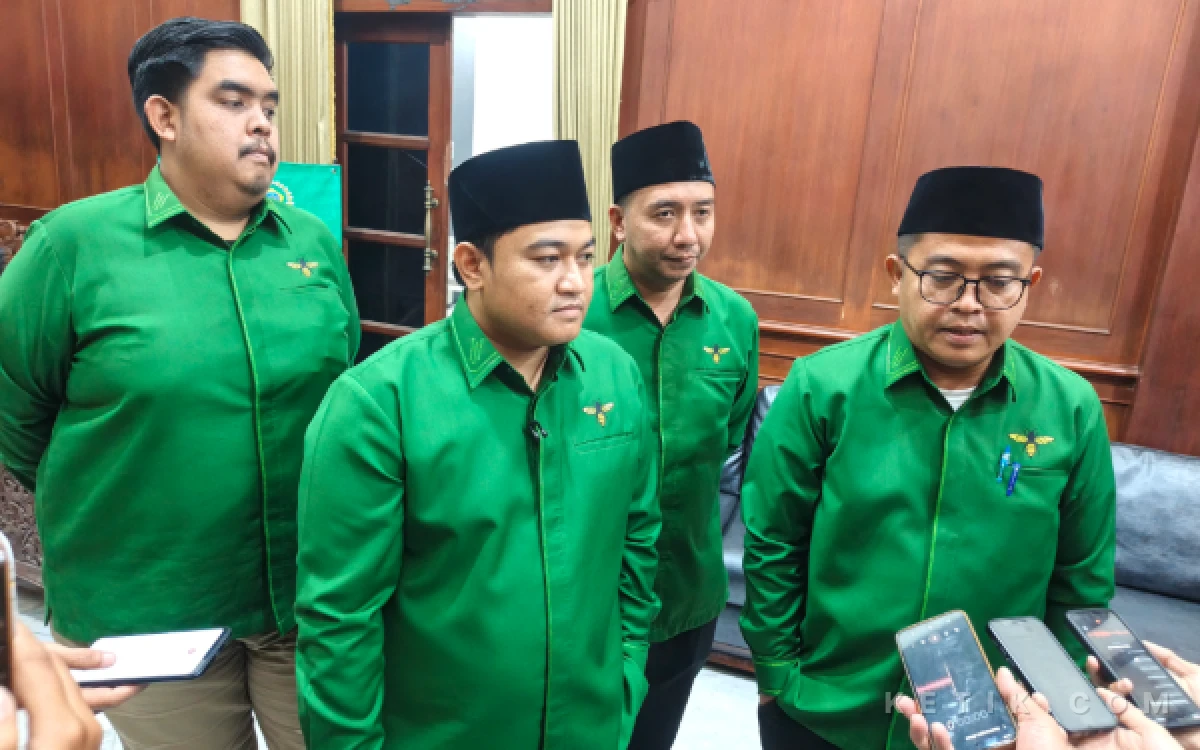 Thumbnail Berita - Dialog Publik Hari Santri 2026, Fraksi PKB DPRD Gresik Evaluasi Dukungan Anggaran untuk Pesantren dan Madin