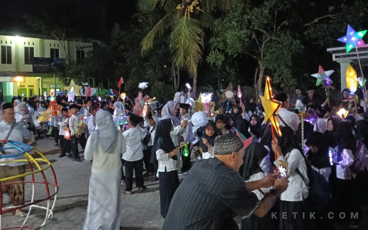 Thumbnail Berita - Tak Sekadar Pawai Lampion, SDI Hasanul Amin Sebarkan Syiar Islam Lewat Cara yang Bikin Kagum