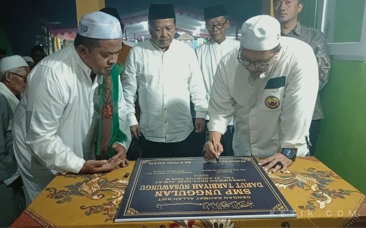 Thumbnail Berita - Peresmian SMP Unggulan Darut Tarbiyah Nusawungu, Tempa Akhlakul Karimah