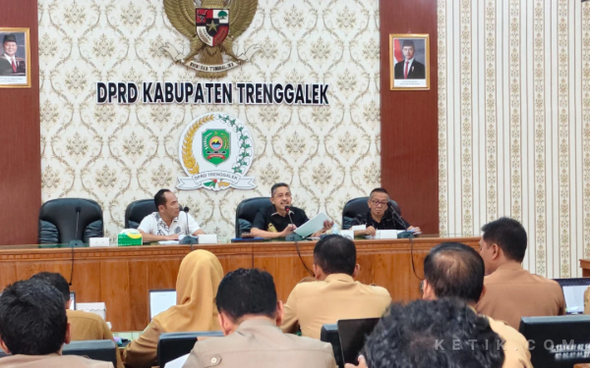 Thumbnail Berita - Pansus III DPRD Trenggalek Bedah Raperda Pendongkrak Pundi-Pundi PAD