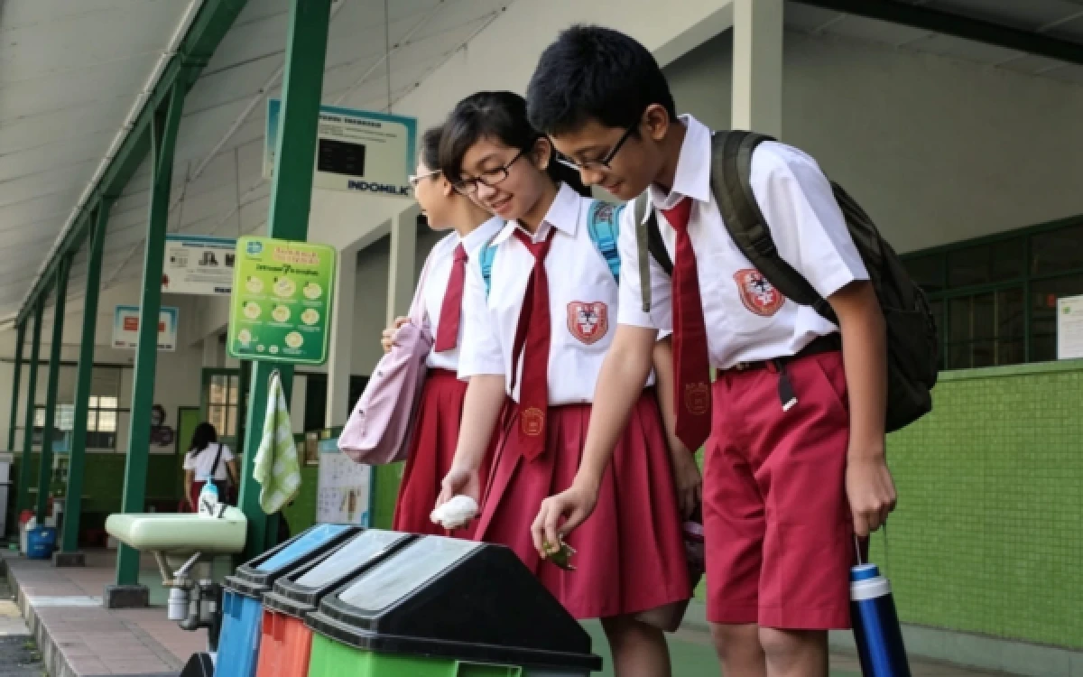 Thumbnail Berita - DLH Lebak Gaungkan Edukasi Kelola Sampah di Sekolah pada Hardiknas 2026