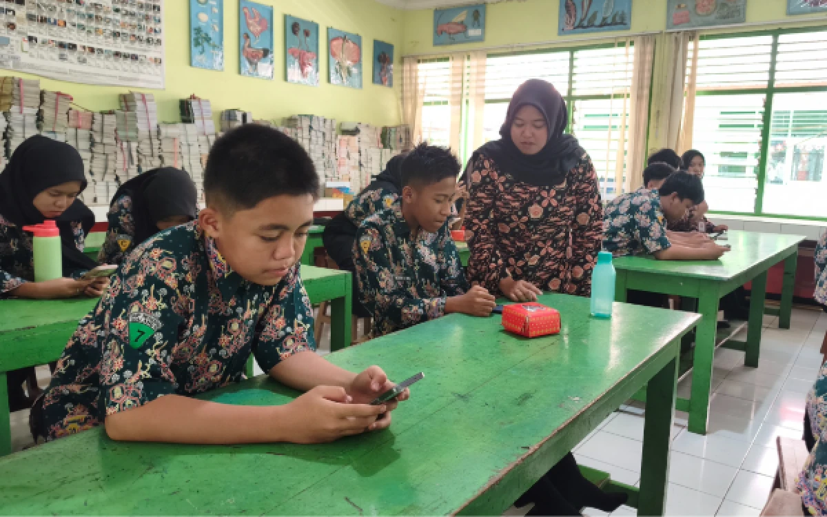 Thumbnail Berita - Cegah Bullying di Sekolah, Mahasiswa PPG Unikama Hadirkan Website Ruang Gaung di SMPN 10 Malang