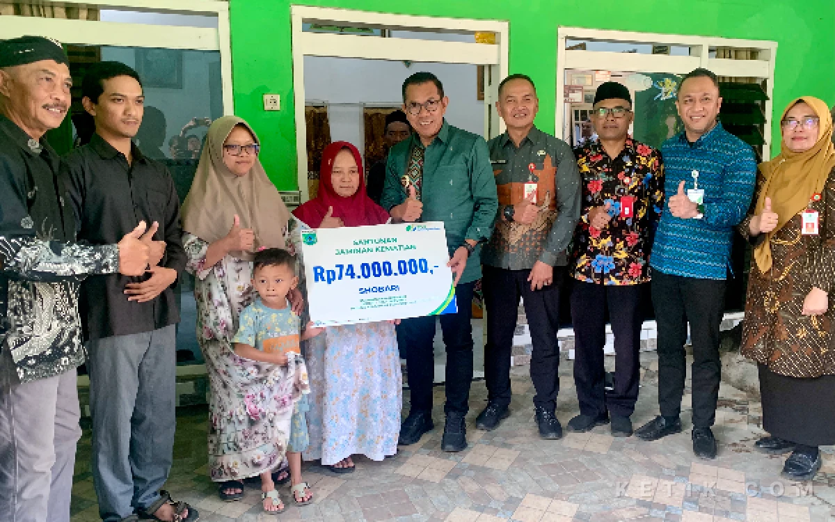 Thumbnail Berita - Peduli Pekerja Rentan, Wali Kota Batu Salurkan Santunan Kematian Rp74 Juta