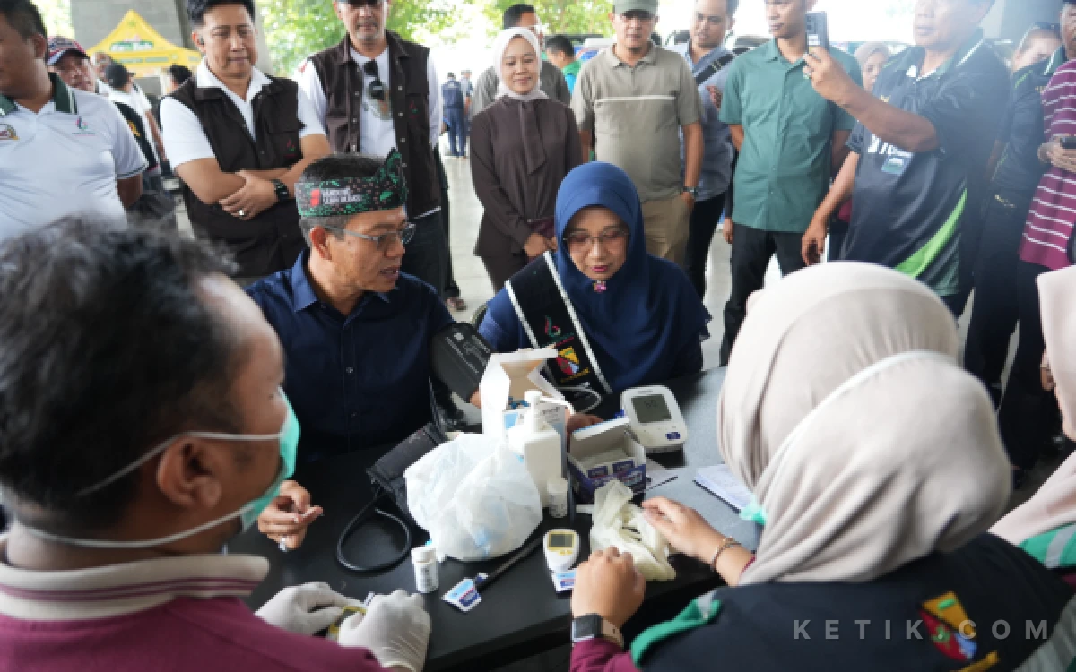 Thumbnail Berita - Bupati Bandung Fokuskan Pajak Kendaraan untuk Perbaikan Infrastruktur Jalan Kabupaten Bandung