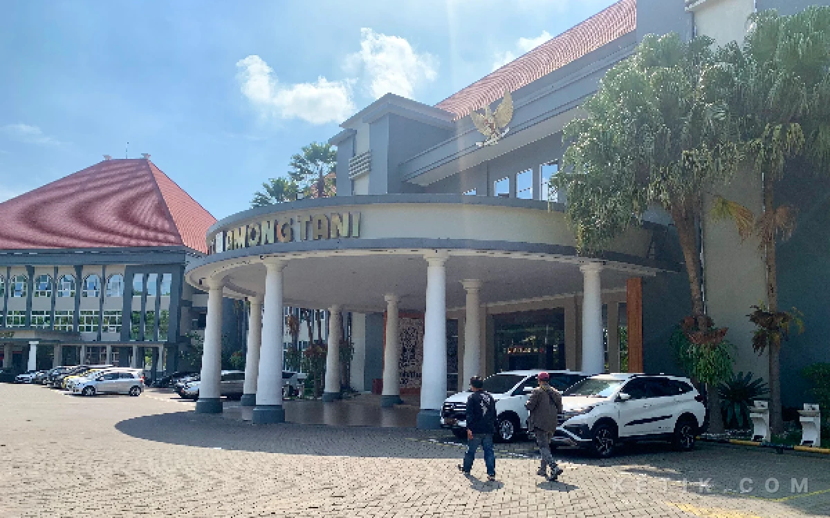 Thumbnail Berita - Mantan Kepala UPT Pasar Among Tani Ajukan Pensiun Dini, Pemkot Batu Tunggu Klarifikasi
