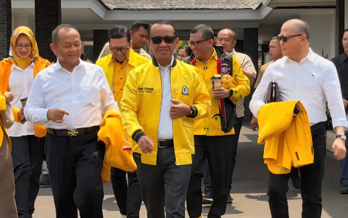 Thumbnail Berita - Sekjen Sarmuji: Legislator Golkar Jangan Ganti Nomor HP