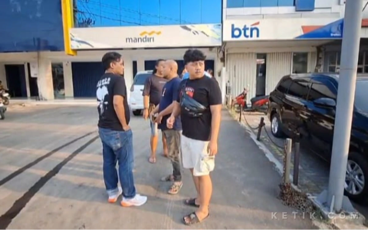 Thumbnail Berita - Aksi Heroik Juru Parkir Wanita Brebes Gagalkan Perampokan Uang Rp3,6 Miliar