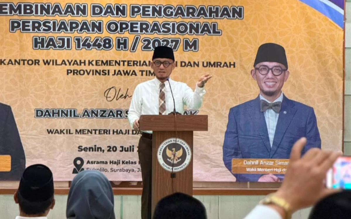 Thumbnail Berita - Wamenhaj Dahnil Anzar Umumkan Daftar Tunggu JCH Jatim 2027 Lebih Dini, Ini Alasannya