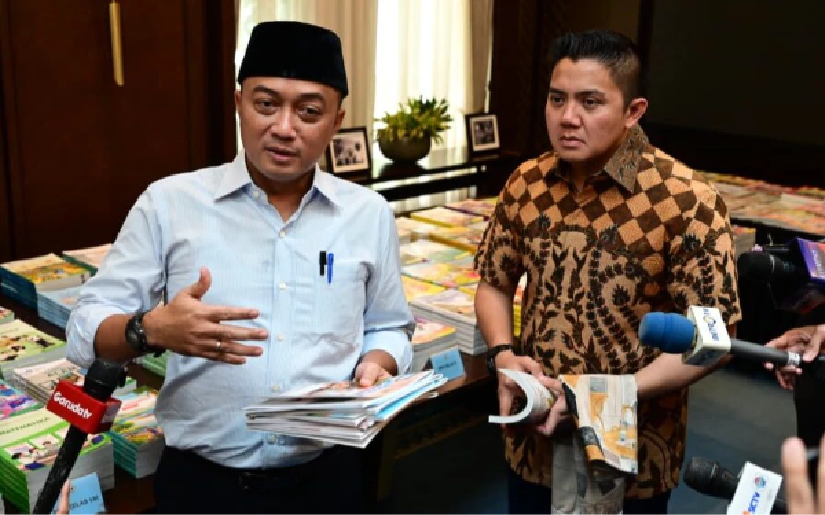 Thumbnail Berita - Prabowo Akan Evaluasi Buku Pembelajaran Nasional