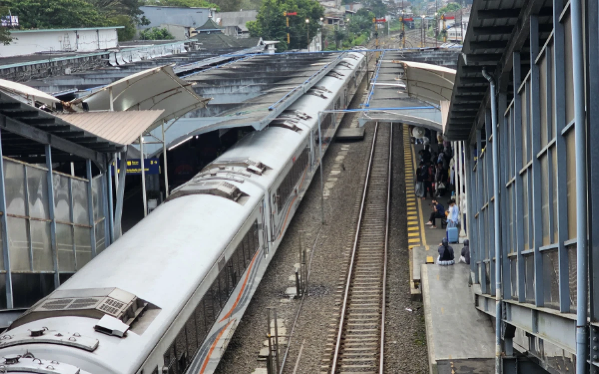 Thumbnail Berita - Libur Sekolah dan Akhir Pekan, Kedatangan Penumpang di Stasiun Malang Naik 11 Persen