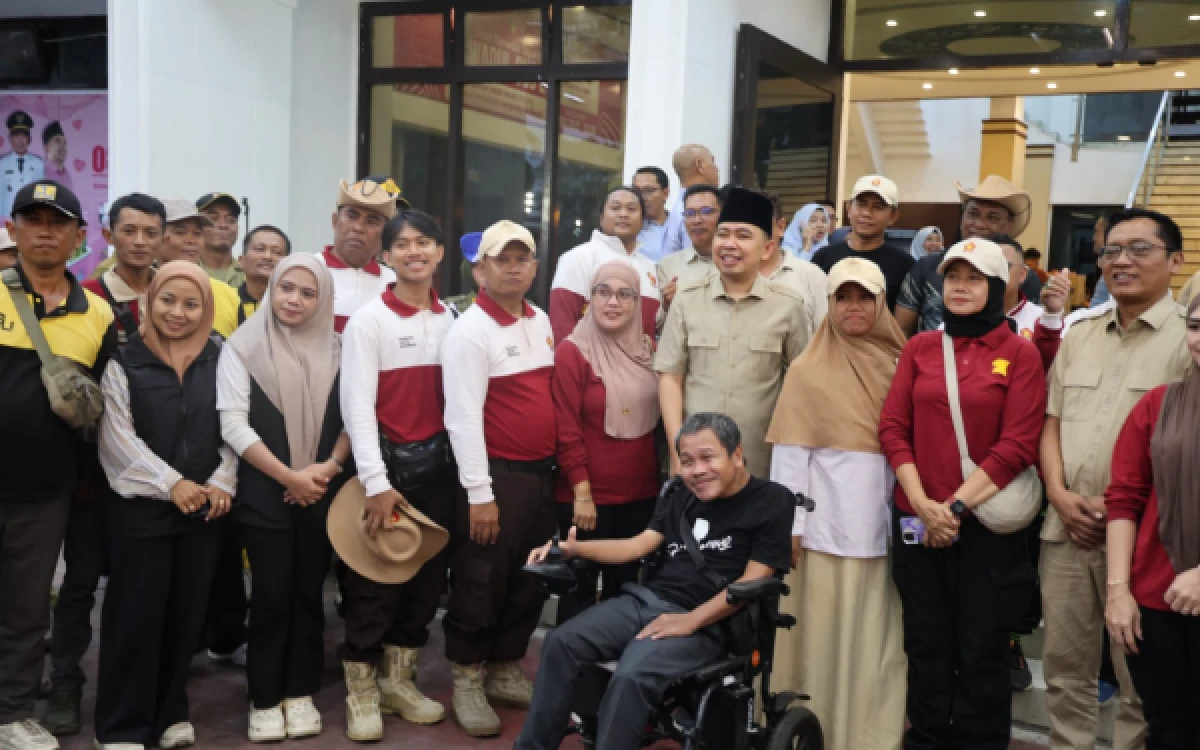 Thumbnail Gus Fawait Ajak Warga Jember Rutin Bersihkan Lingkungan dan Tanam Pohon Buah