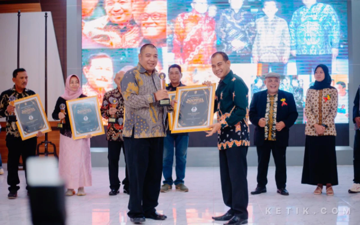 Thumbnail Berita - Raih Best Indonesian Leader Award 2026, Pamor Wicaksono: Kepuasan Terbesar saat Aspirasi Warga Terwujud