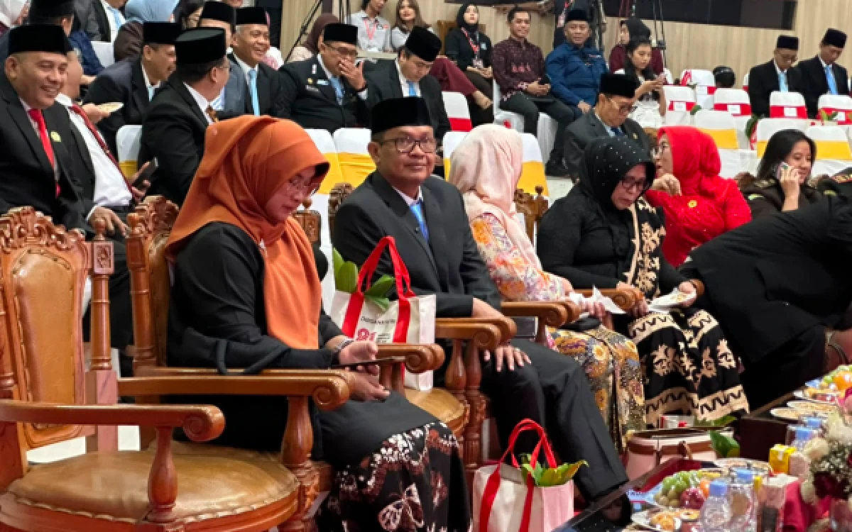 Foto Wakil Rektor III Universitas Islam Negeri (UIN) Maulana Malik Ibrahim Malang, Prof. Triyo Supriyatno, M.Ag., Ph.D menghadiri undangan dalam Rapat Paripurna DPRD Kota Malang pada Jumat, 14 Agustus 2026. (Foto: Humas UIN Malang)