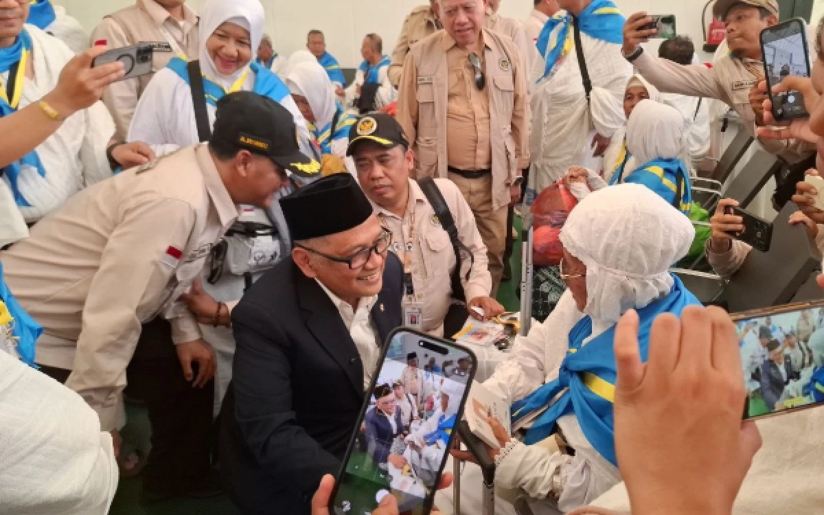 Thumbnail Berita - Tim Amirul Haj Tiba di Arab Saudi, Menhaj: Tugas Utamanya Fokus Diplomasi dan Awasi Layanan Jemaah
