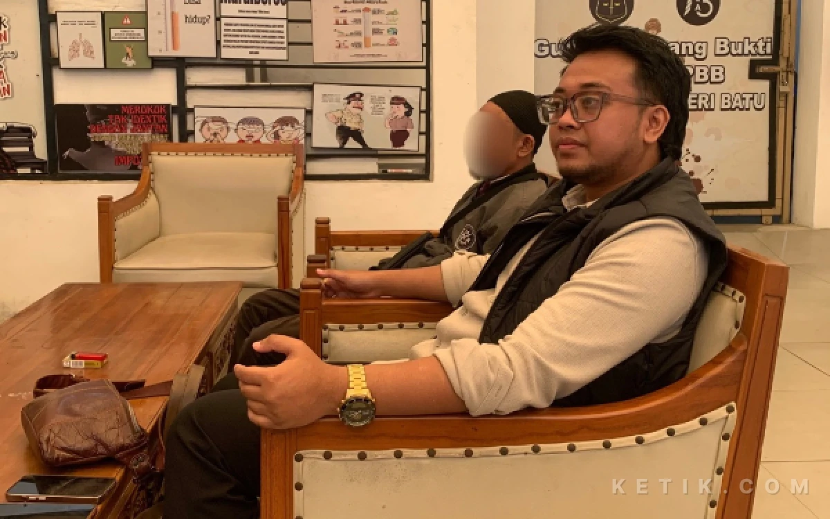 Thumbnail Berita - Sudah Dipanggil 5 Kali, Mantan Kepala UPT Pasar Among Tani Kembali Penuhi Panggilan Kejari Batu