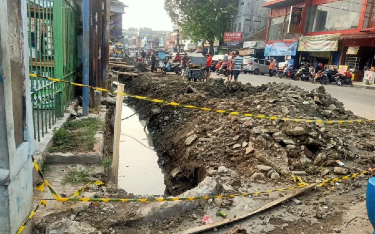 Thumbnail Berita - Nilai Proyek Rp4,6 M, Pedestrian dan Drainase Jalan Sunan Kalijaga Direhab, Kadis PUPR Banten Belum Buka Suara