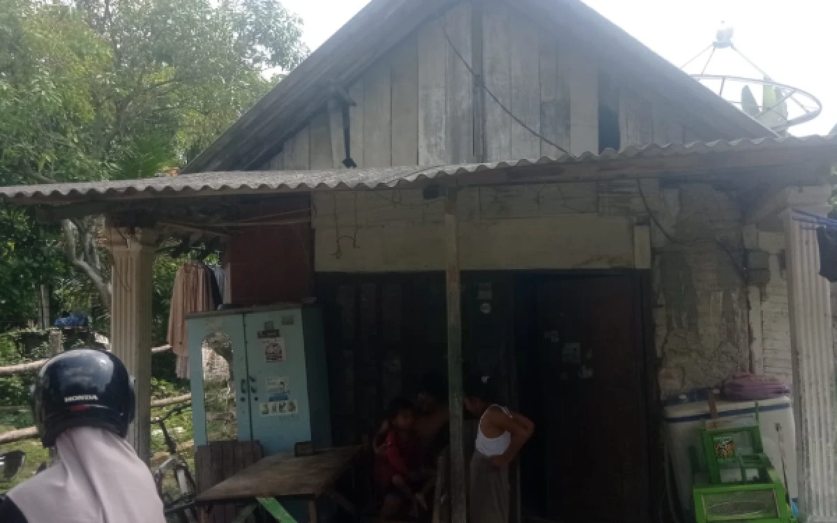 Thumbnail Berita - Miris! Petugas Kebersihan Pasar Jatirogo Hanya Dapat Santunan Rp500 Ribu setelah Pinggang Patah