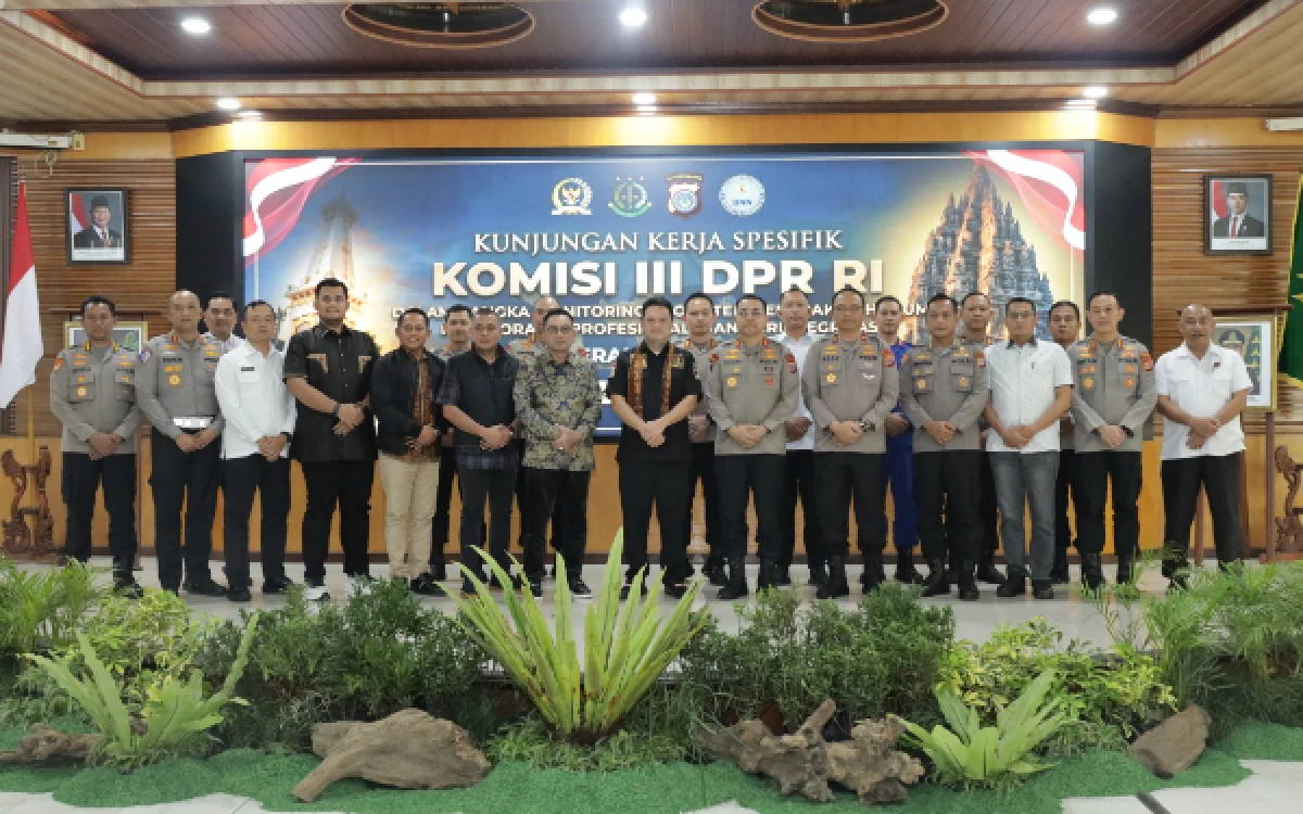 Thumbnail Berita - Kunker Spesifik di Kejati DIY, Komisi III DPR RI Puji Sinergi Penegak Hukum Jogja