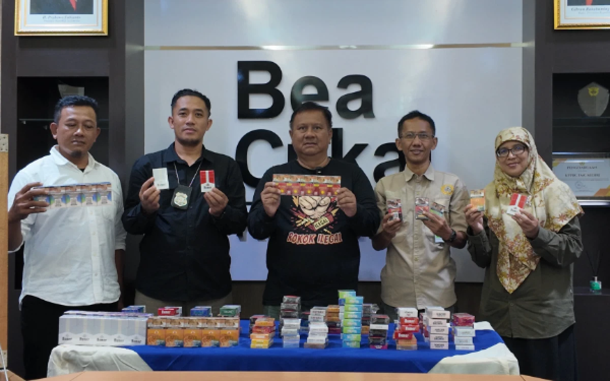 Thumbnail Berita - Gempur Rokok Ilegal, Satpol PP Kota Kediri dan Bea Cukai Amankan 3.412 Batang Rokok Polos