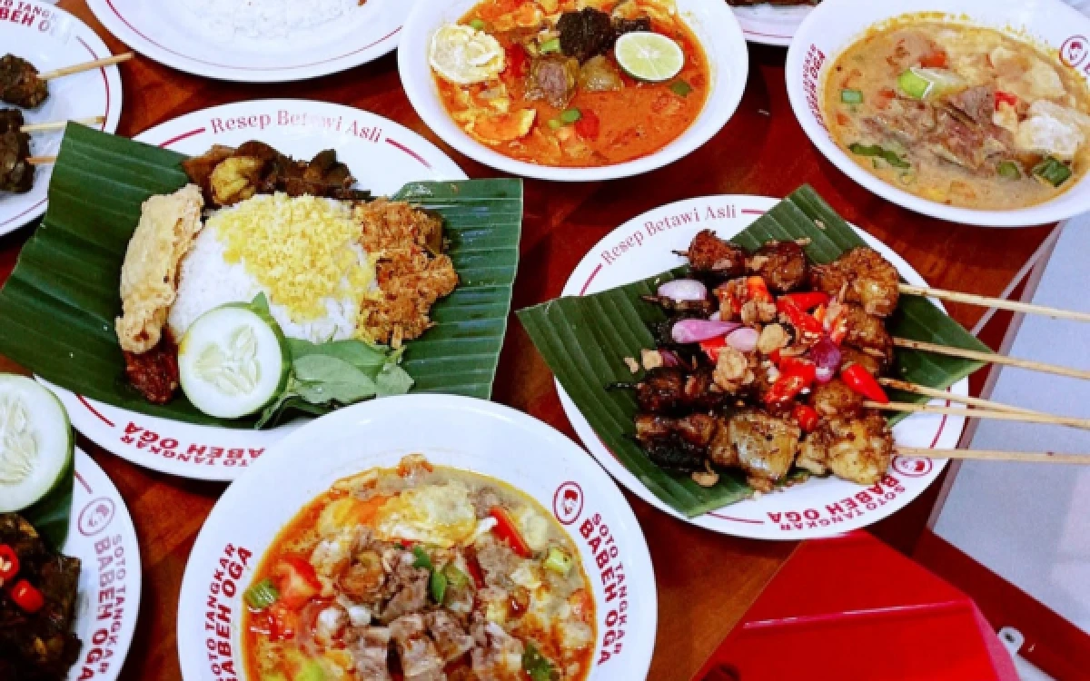 Thumbnail Berita - Soto Tangkar Babeh Oga Jadi Pionir Soto Betawi di Kota Malang, Andalkan Kuah Santan Rempah yang Gurih