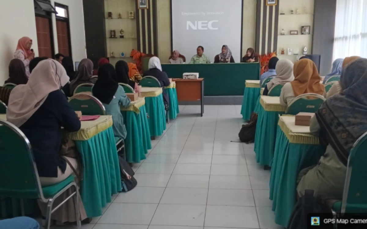 Thumbnail Berita - Cetak Generasi 'Kebal Hoaks', Dispusip Probolinggo Bekali 50 Pelajar Jelang Lomba Resensi Buku